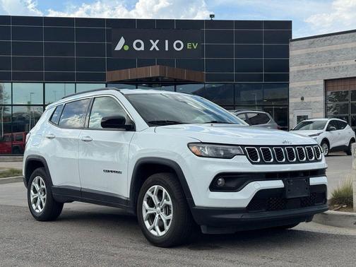Bright White Clearcoat 2024 Jeep Compass Latitude