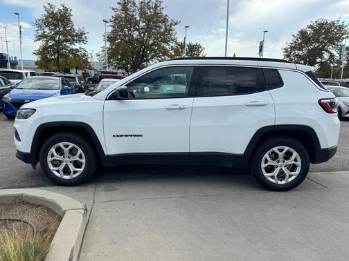 Bright White Clearcoat 2024 Jeep Compass Latitude