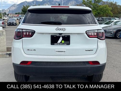 Bright White Clearcoat 2024 Jeep Compass Latitude