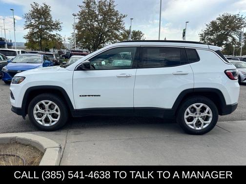 Bright White Clearcoat 2024 Jeep Compass Latitude