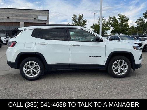 Bright White Clearcoat 2024 Jeep Compass Latitude