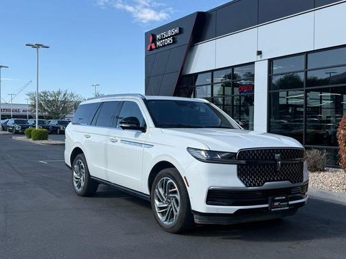 White Metallic 2025 Lincoln Navigator Reserve