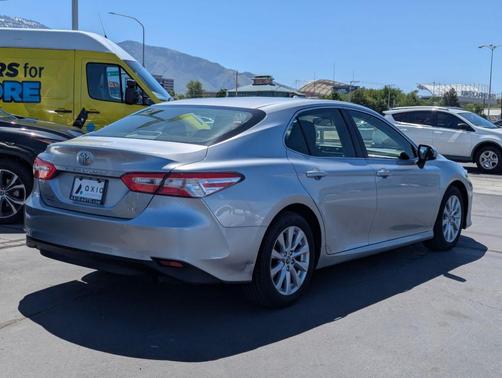 Celestial Silver Metallic 2018 Toyota Camry LE