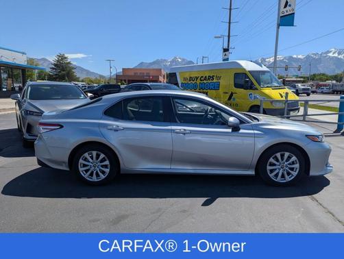 Celestial Silver Metallic 2018 Toyota Camry LE