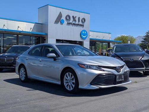 Celestial Silver Metallic 2018 Toyota Camry LE