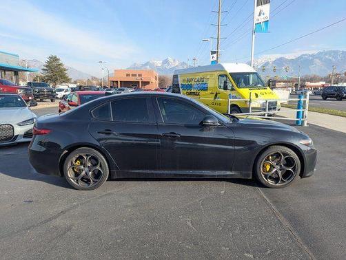 Vulcano Black Metallic 2018 Alfa Romeo Giulia Ti