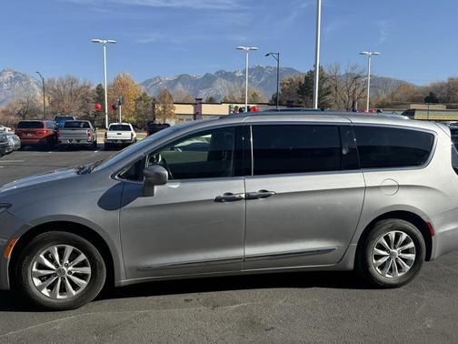 2018 Chrysler Pacifica Touring-L