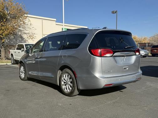 2018 Chrysler Pacifica Touring-L