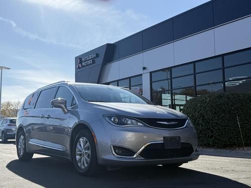 2018 Chrysler Pacifica Touring-L