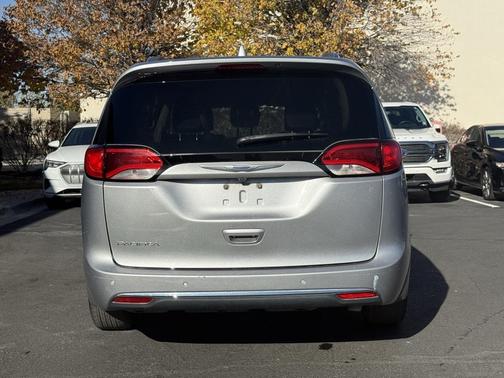 2018 Chrysler Pacifica Touring-L