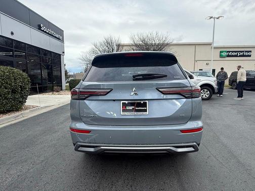 2026 Mitsubishi Outlander SE