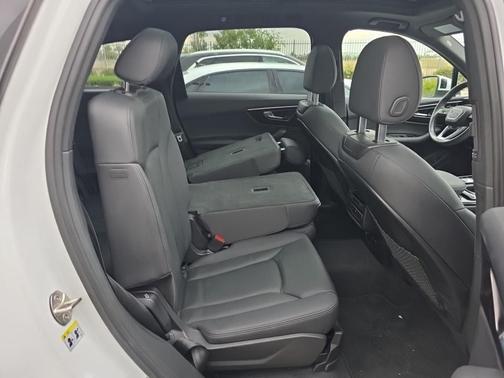 2023 Audi Q7 45 Premium