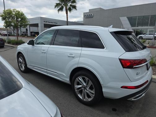 2023 Audi Q7 45 Premium