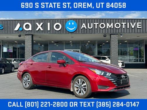 Scarlet Ember 2023 Nissan Versa 1.6 SV