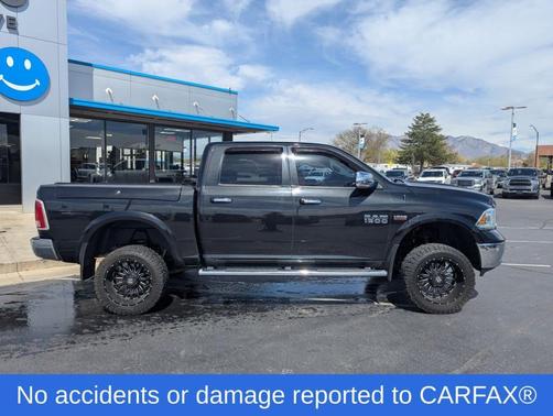 Brilliant Black Crystal Pearlcoat 2017 RAM 1500 Laramie