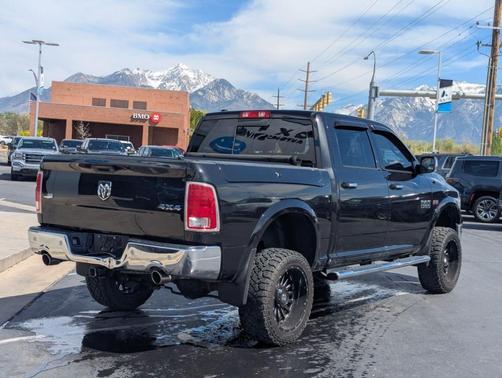 Brilliant Black Crystal Pearlcoat 2017 RAM 1500 Laramie