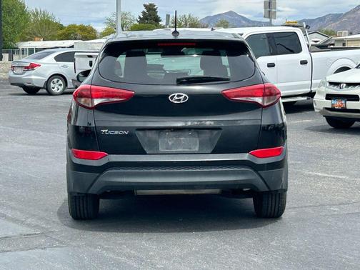 Black Noir Pearl 2016 Hyundai TUCSON SE