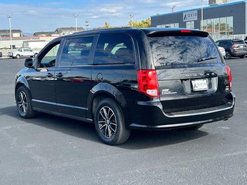 Brilliant Black Crystal Pearlcoat 2018 Dodge Grand Caravan GT