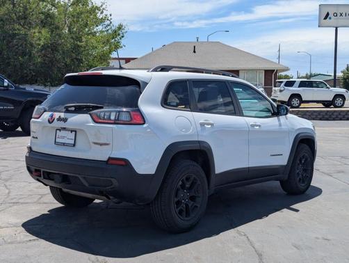 Bright White Clearcoat 2019 Jeep Cherokee Trailhawk