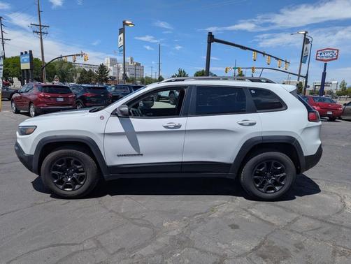 Bright White Clearcoat 2019 Jeep Cherokee Trailhawk
