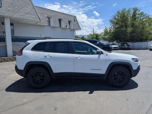 Bright White Clearcoat 2019 Jeep Cherokee Trailhawk