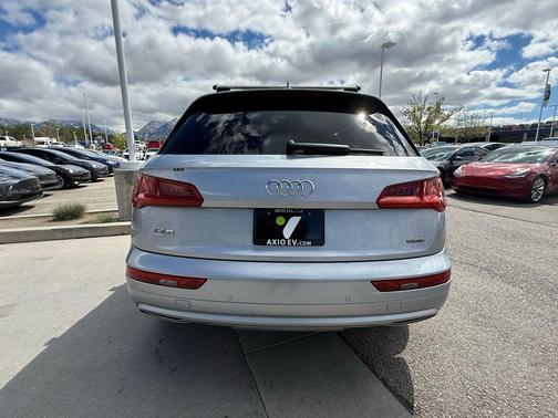 Florett Silver Metallic 2019 Audi Q5 2.0T Premium Plus