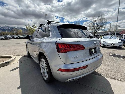 Florett Silver Metallic 2019 Audi Q5 2.0T Premium Plus