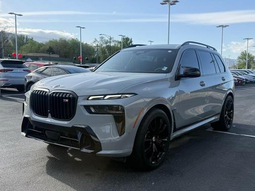 Gray Metallic 2023 BMW X7 M60i