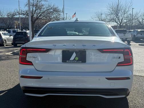 2024 Volvo S60 B5 Plus Dark Theme