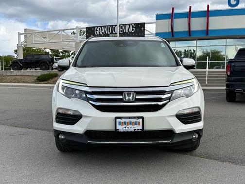 White 2018 Honda Pilot Touring