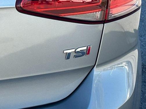 2016 Volkswagen Golf TSI SE 4-Door
