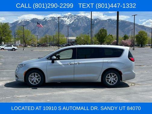 Silver Mist Clearcoat 2023 Chrysler Pacifica Touring-L