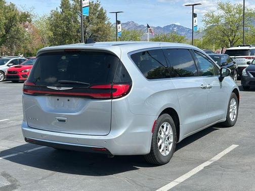 Silver Mist Clearcoat 2023 Chrysler Pacifica Touring-L
