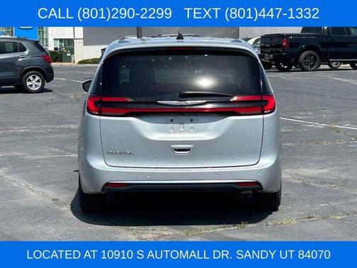 Silver Mist Clearcoat 2023 Chrysler Pacifica Touring-L