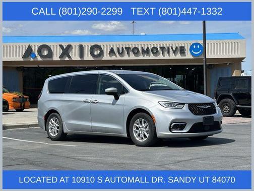 Silver Mist Clearcoat 2023 Chrysler Pacifica Touring-L