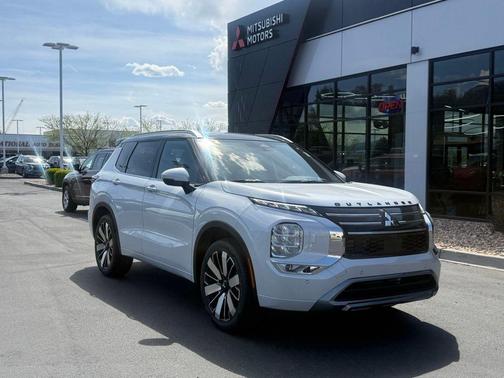 White 2026 Mitsubishi Outlander