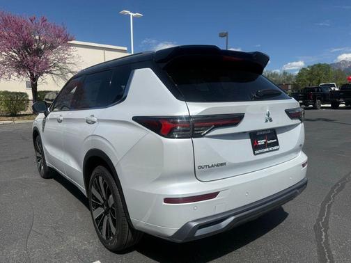 White 2026 Mitsubishi Outlander