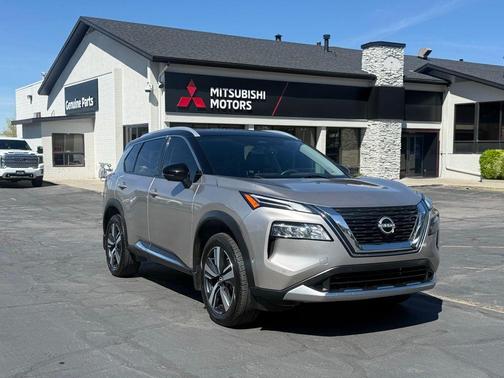 2 Tone Champagne Black Roof 2023 Nissan Rogue Platinum