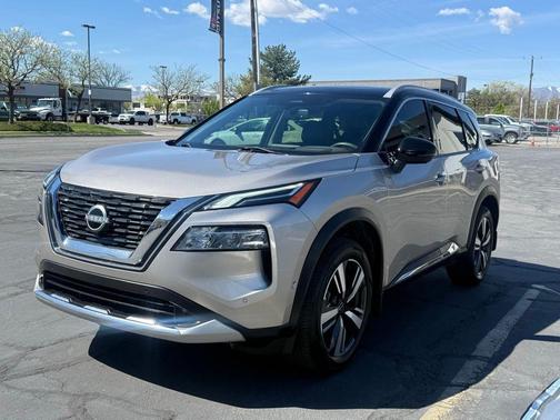 2 Tone Champagne Black Roof 2023 Nissan Rogue Platinum