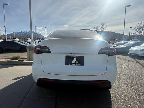 Pearl White Multi 2022 Tesla Model Y Long Range