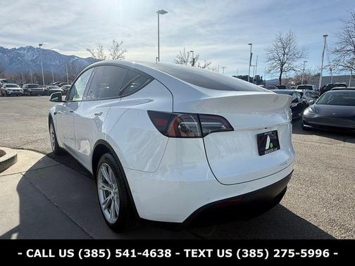 Pearl White Multi 2022 Tesla Model Y Long Range