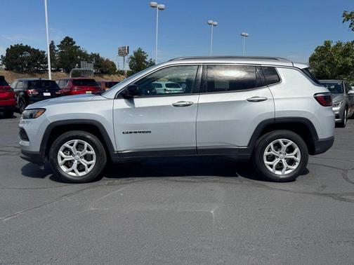 Silver Zynith 2024 Jeep Compass Latitude