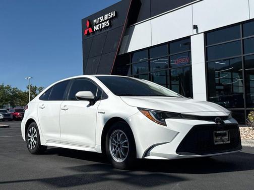 Super White 2021 Toyota Corolla Hybrid LE