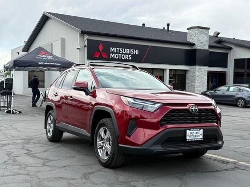 Pearl 2025 Toyota RAV4 XLE