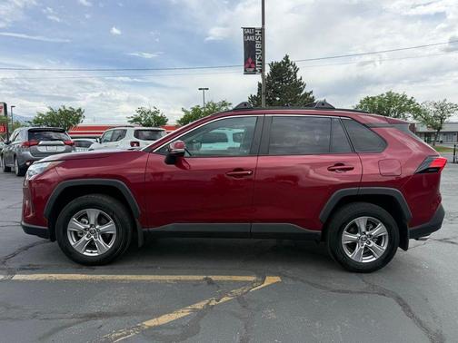 Pearl 2025 Toyota RAV4 XLE