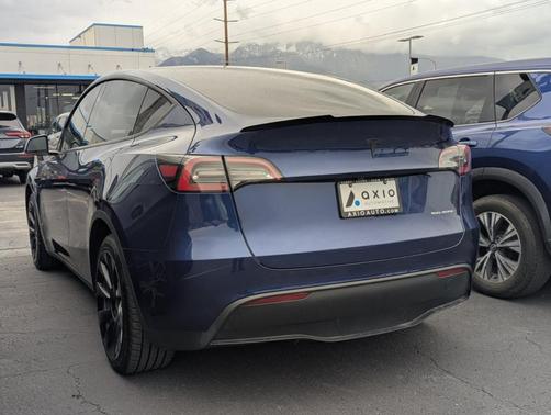 Blue 2023 Tesla Model Y Long Range