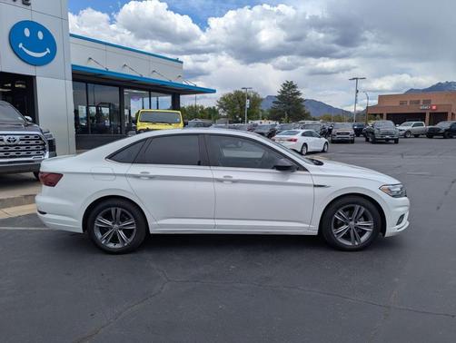 Pure White 2021 Volkswagen Jetta 1.4T R-Line