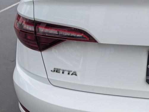 Pure White 2021 Volkswagen Jetta 1.4T R-Line