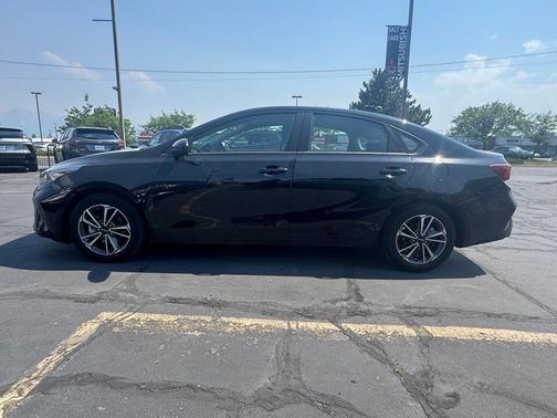 Aurora Black Pearl 2023 Kia Forte LXS
