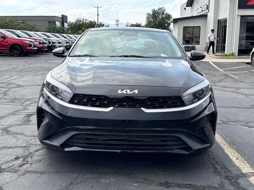 Aurora Black Pearl 2023 Kia Forte LXS